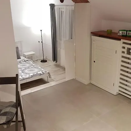 99c Apartment *