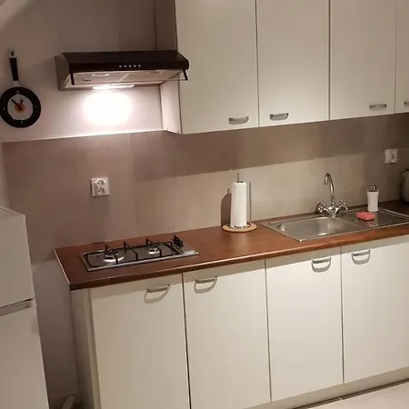 99c Apartment *