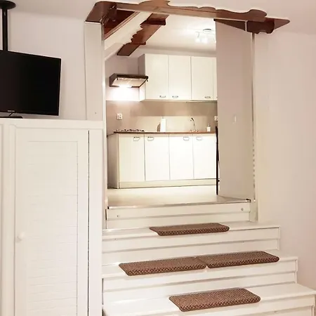 99c Apartment *